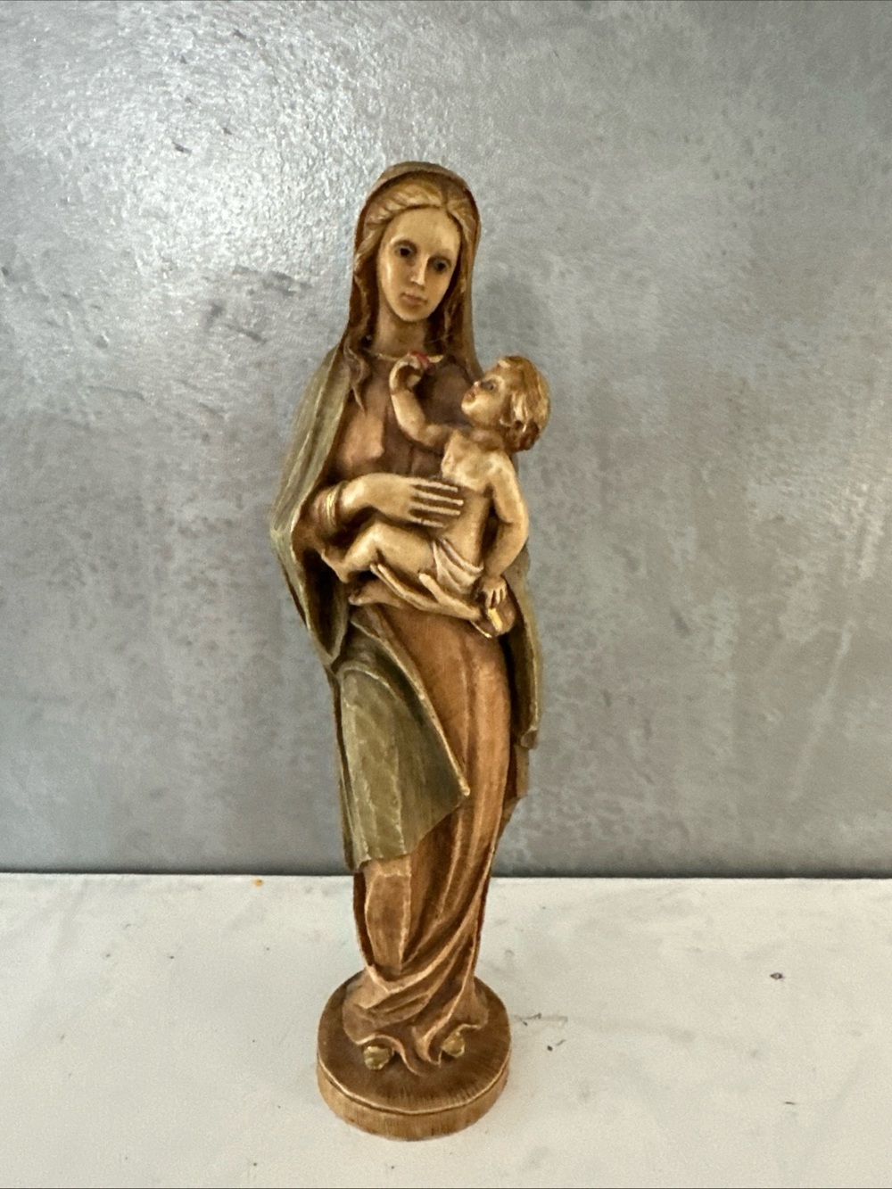 VINTAGE MADONNA AND CHILD STATUE MADE IN ITALY COLD CAST RESIN